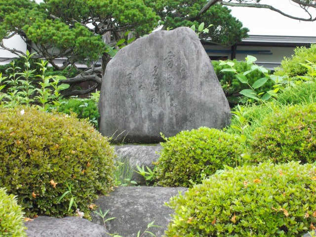 逸見竹石の句碑